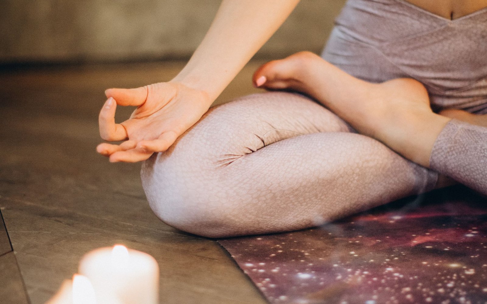 Professionele ontspanningsmassage in een rustige massagepraktijk